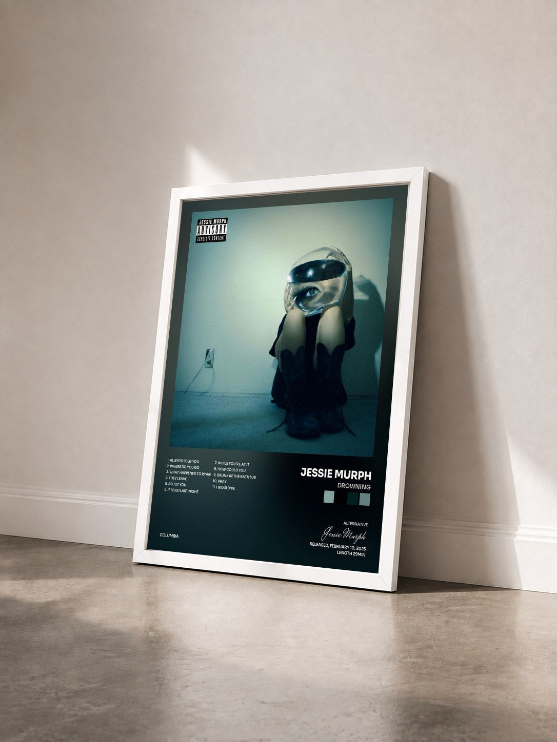 #blanc Tableau de l'album drowning de Jessie Murph vu de trois quarts, cadre blanc