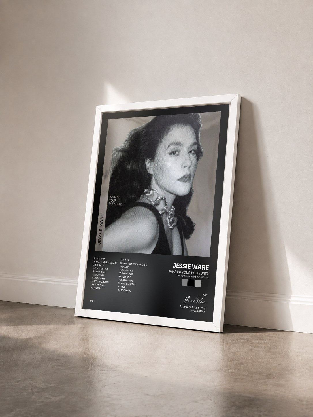 #blanc Tableau de l'album What's Your Pleasure? (The Platinum Pleasure Edition) de Jessie Ware vu de trois quarts, cadre blanc
