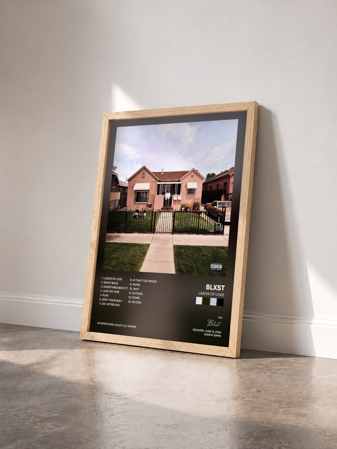 #bois Tableau de l'album Labor Of Love de Blxst vu de trois quarts, cadre en bois brut
