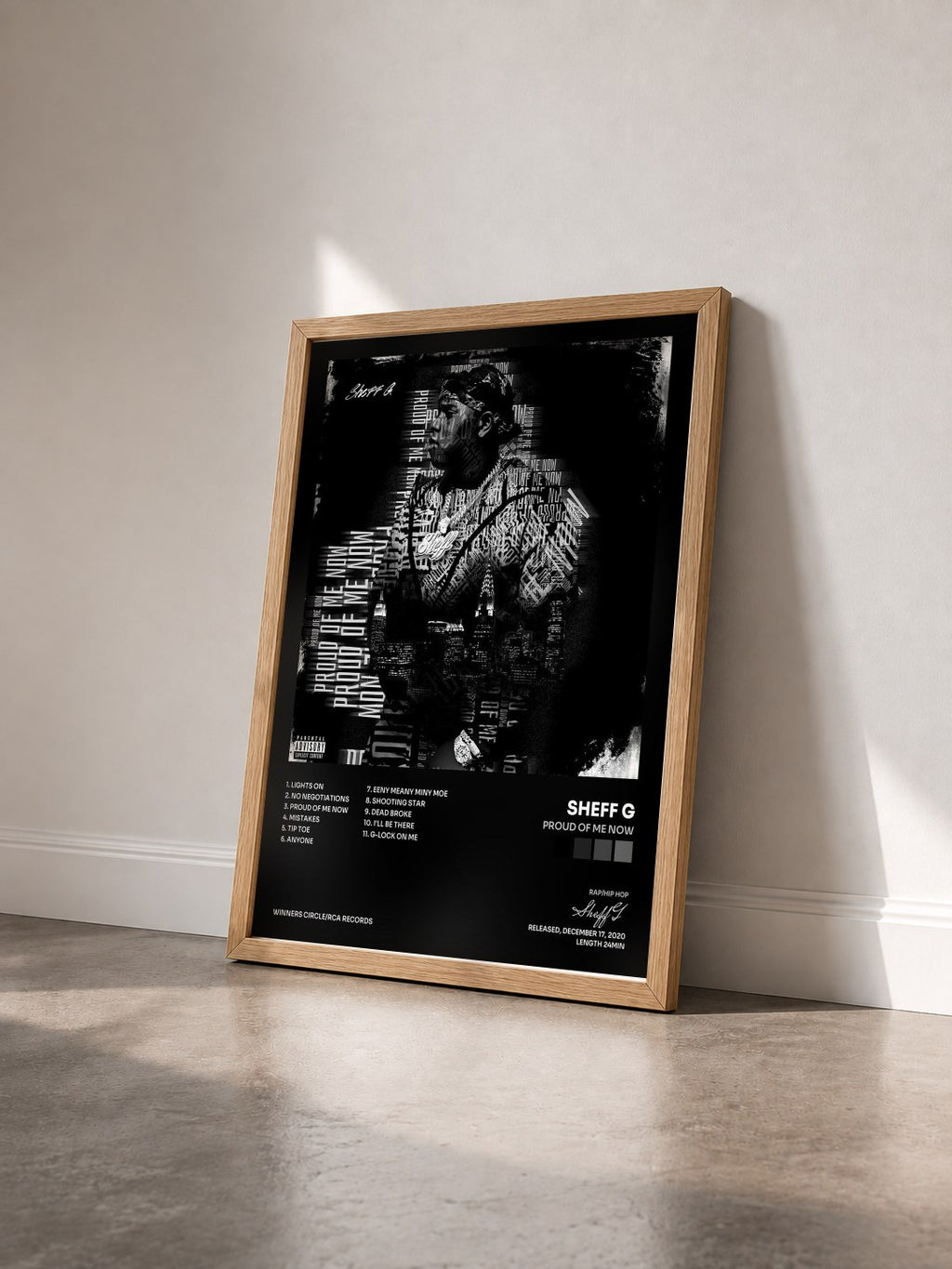 #bois Tableau de l'album Proud Of Me Now de Sheff G vu de trois quarts, cadre en bois brut