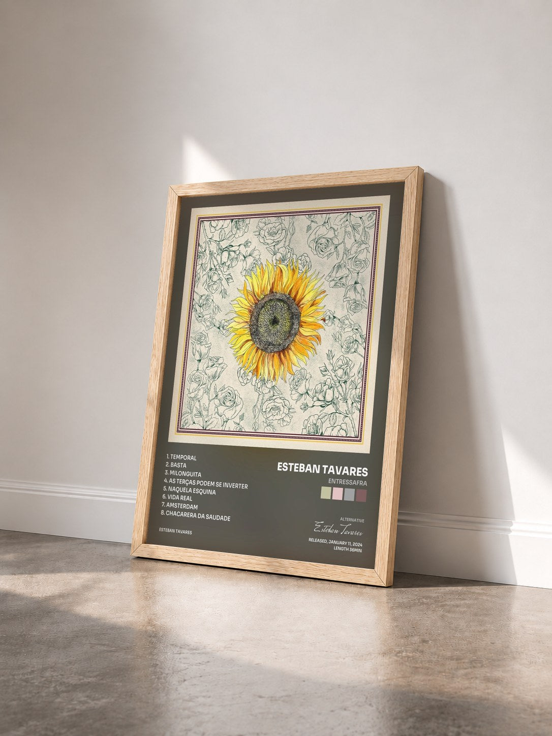 #bois Tableau de l'album Entressafra de Esteban Tavares vu de trois quarts, cadre en bois brut