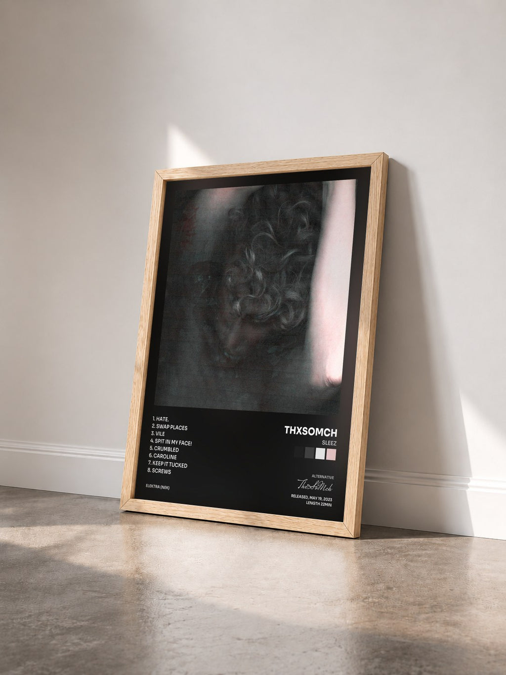 #bois Tableau de l'album Sleez de ThxSoMch vu de trois quarts, cadre en bois brut