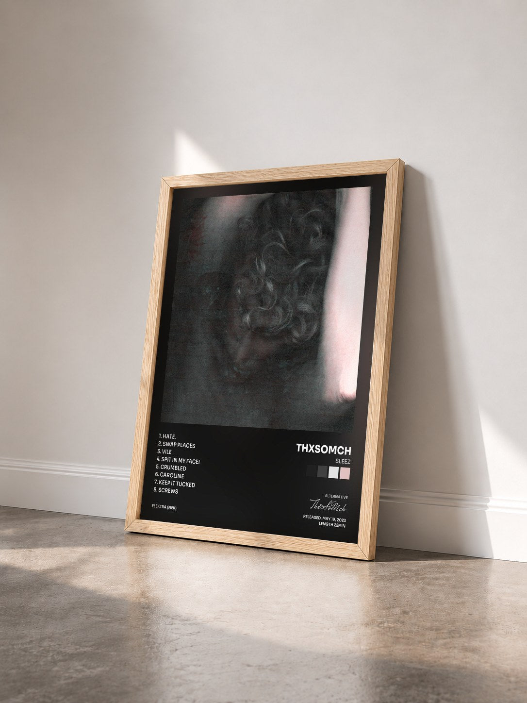 #bois Tableau de l'album Sleez de ThxSoMch vu de trois quarts, cadre en bois brut