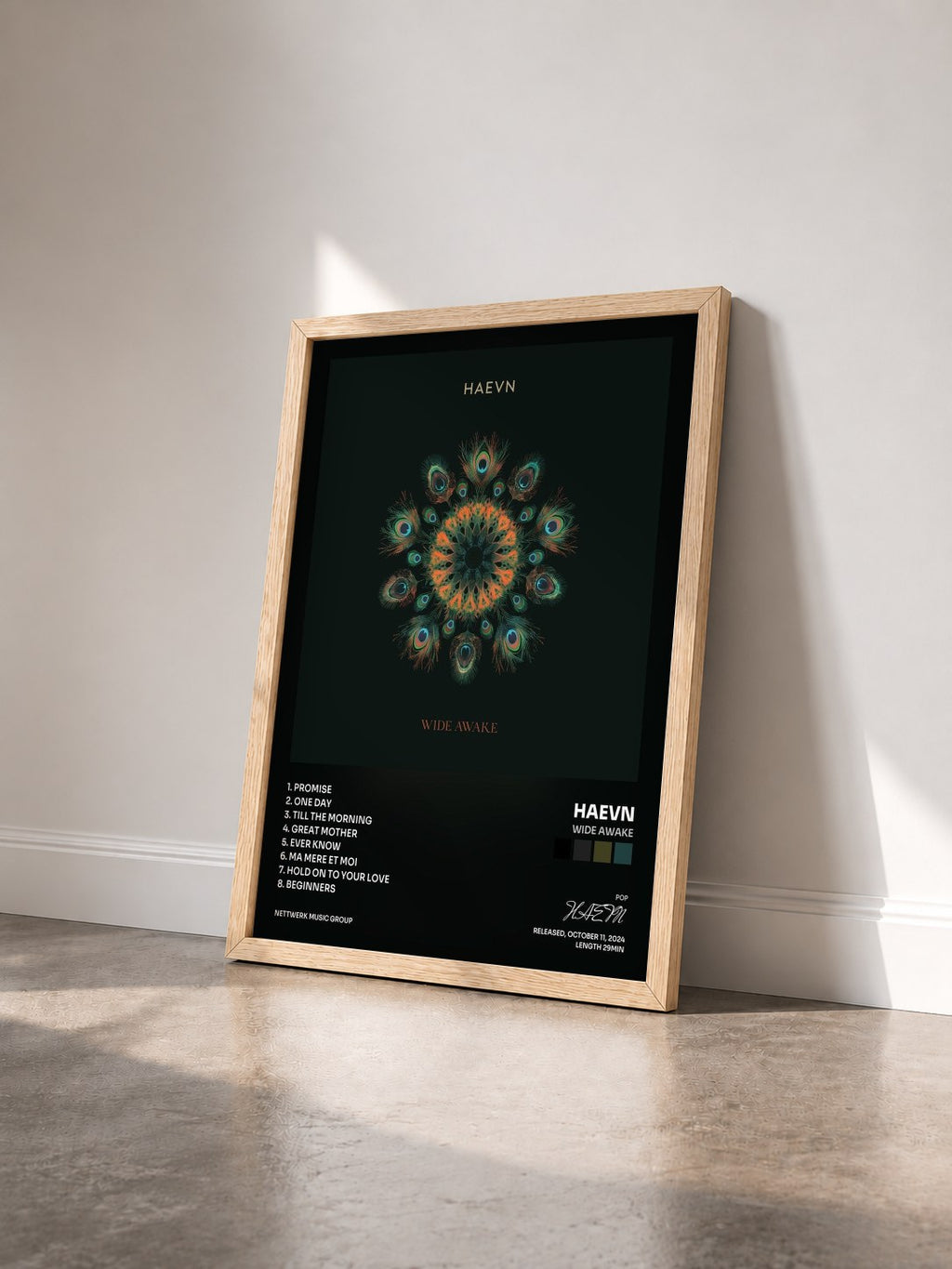#bois Tableau de l'album Wide Awake de HAEVN vu de trois quarts, cadre en bois brut