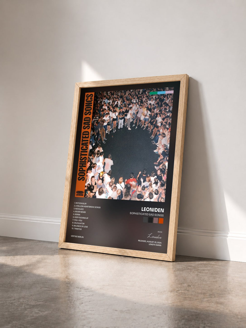 #bois Tableau de l'album Sophisticated Sad Songs de Leoniden vu de trois quarts, cadre en bois brut