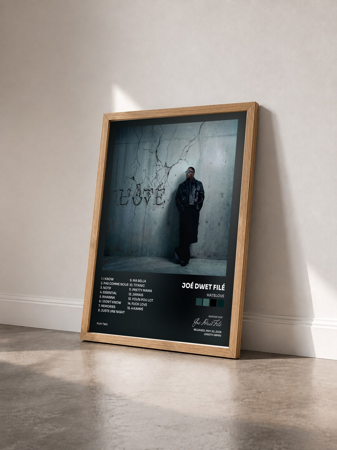 #bois Tableau de l'album HateLove de Joé Dwet Filé vu de trois quarts, cadre en bois brut
