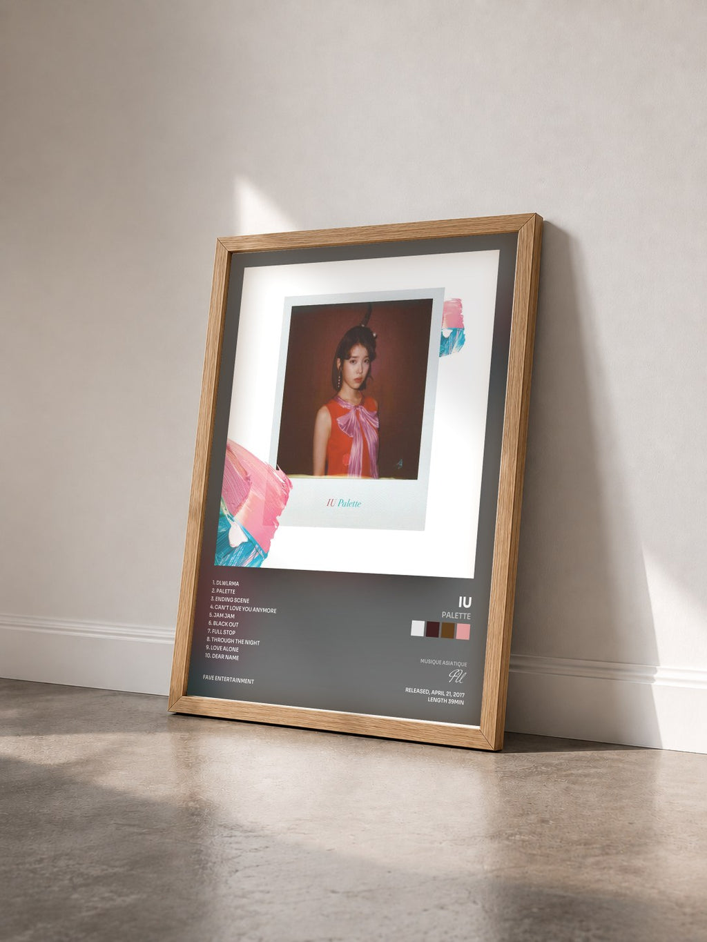 #bois Tableau de l'album Palette de IU vu de trois quarts, cadre en bois brut