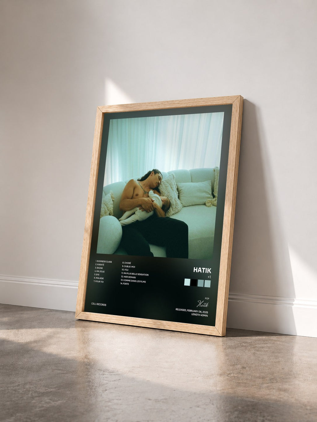 #bois Tableau de l'album +1 de Hatik vu de trois quarts, cadre en bois brut