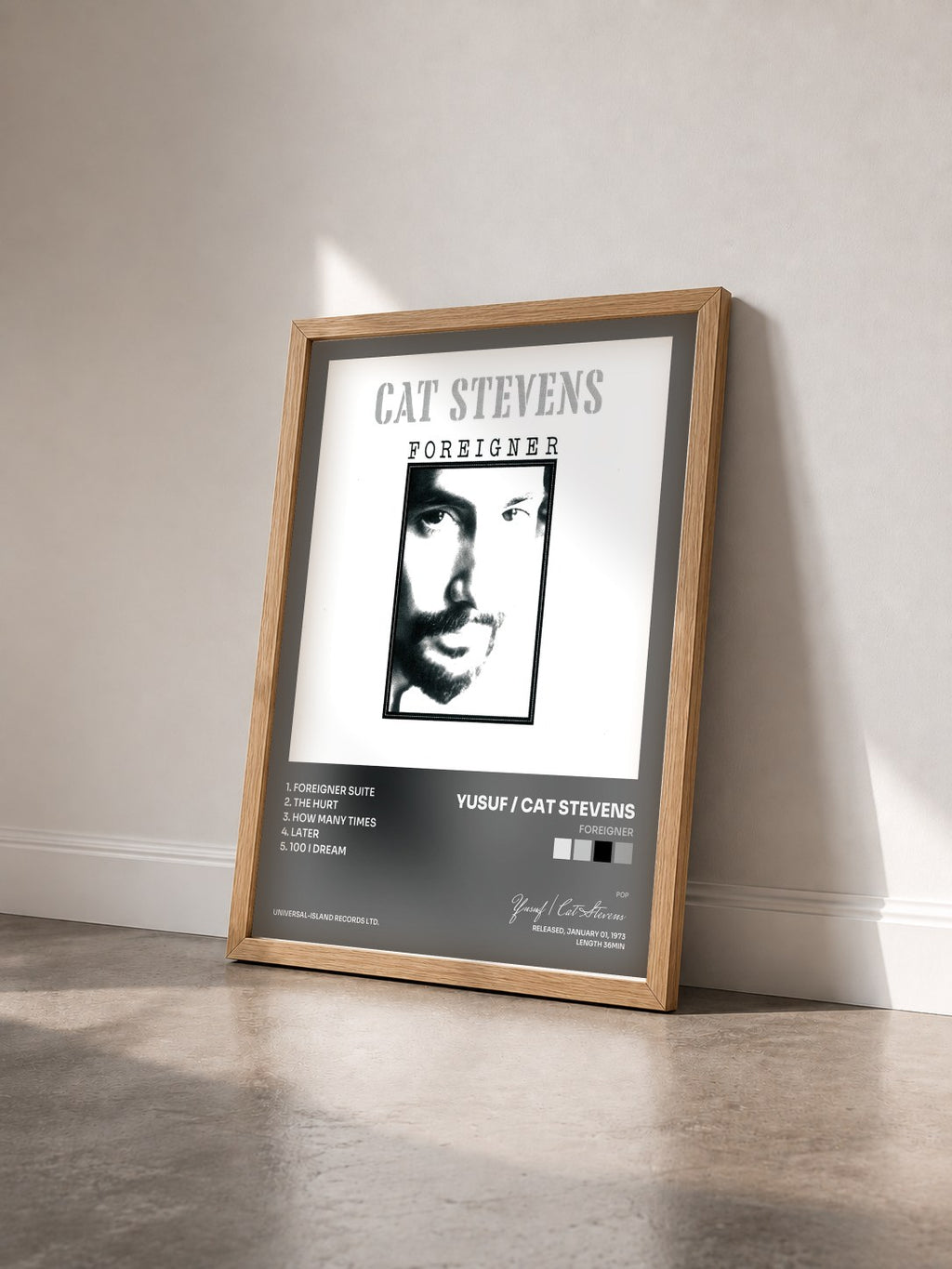 #bois Tableau de l'album Foreigner de Yusuf / Cat Stevens vu de trois quarts, cadre en bois brut