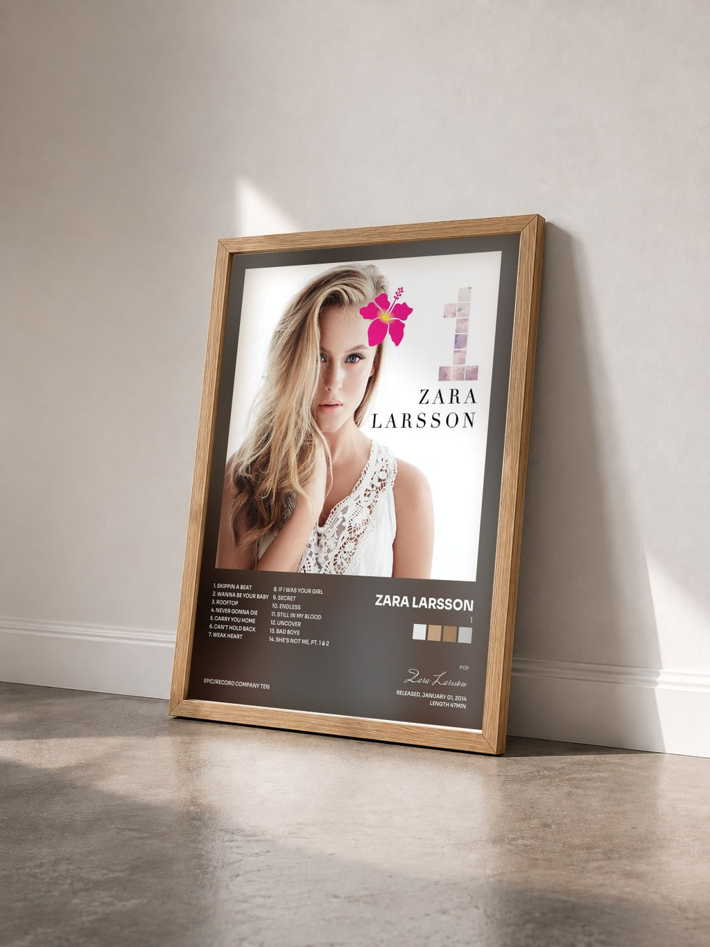 #bois Tableau de l'album 1 de Zara Larsson vu de trois quarts, cadre en bois brut