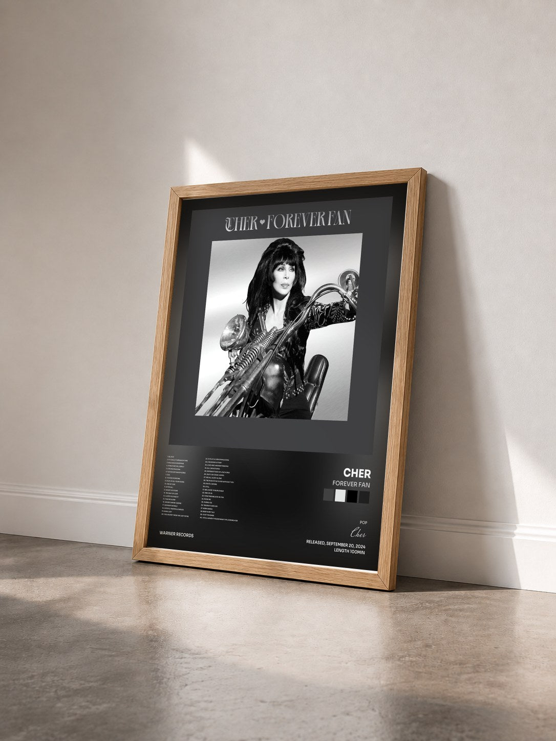 #bois Tableau de l'album Forever Fan de Cher vu de trois quarts, cadre en bois brut
