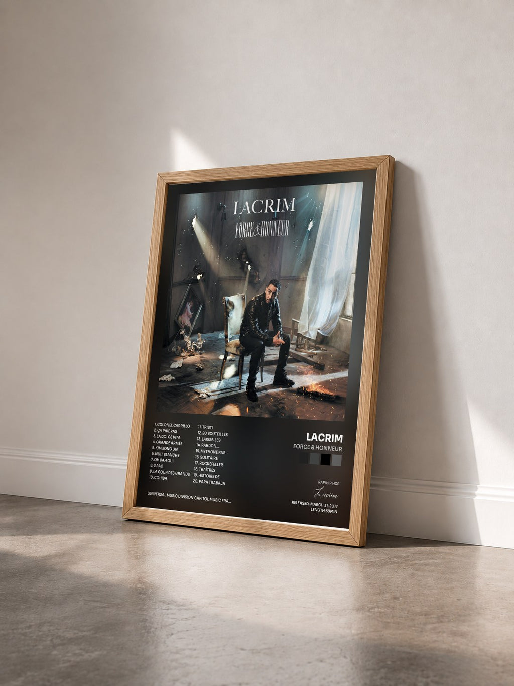 #bois Tableau de l'album Force & Honneur de Lacrim vu de trois quarts, cadre en bois brut