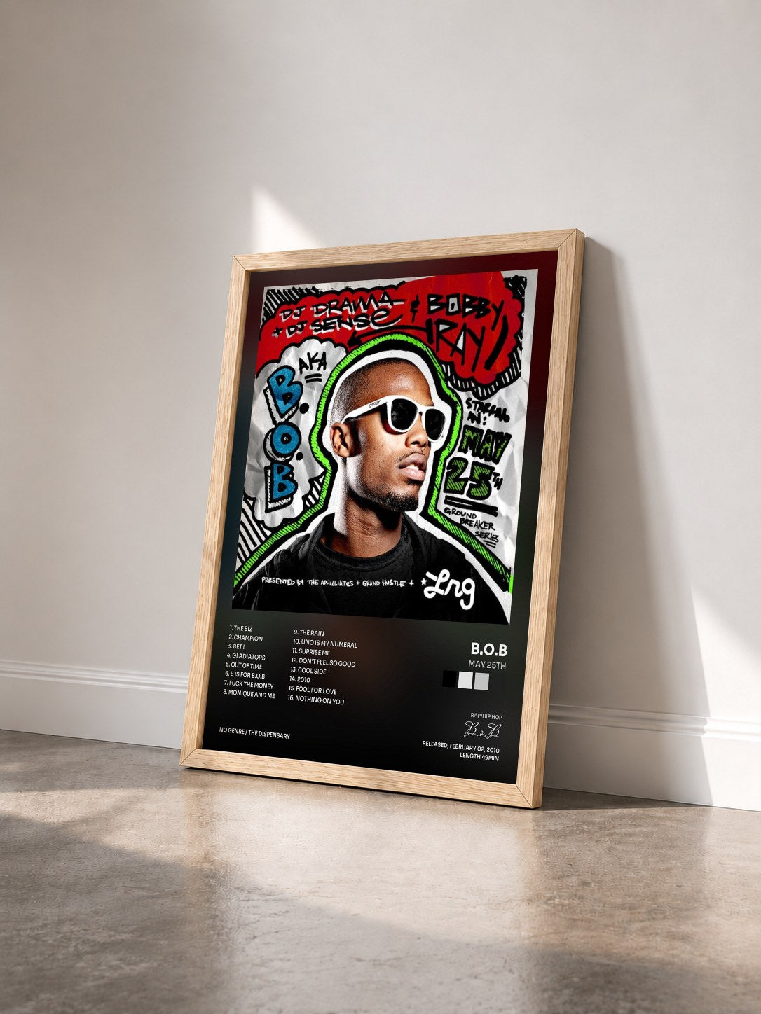 #bois Tableau de l'album May 25th de B.o.B vu de trois quarts, cadre en bois brut