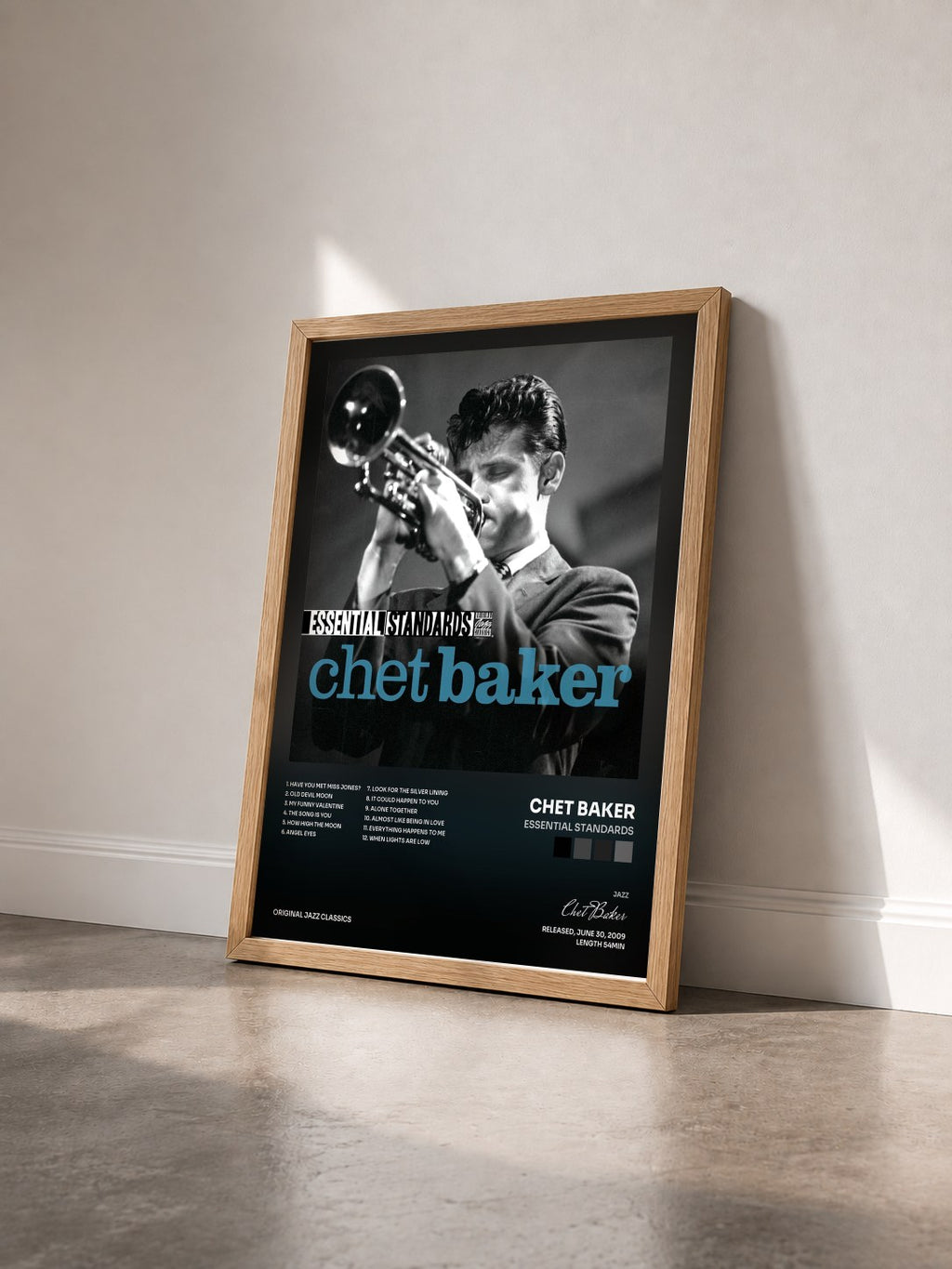 #bois Tableau de l'album Essential Standards de Chet Baker vu de trois quarts, cadre en bois brut