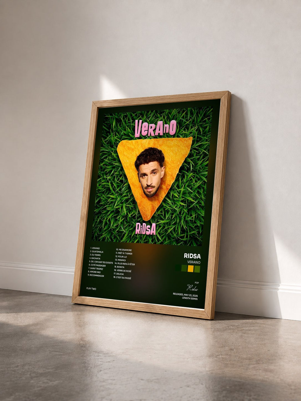 #bois Tableau de l'album Verano de Ridsa vu de trois quarts, cadre en bois brut