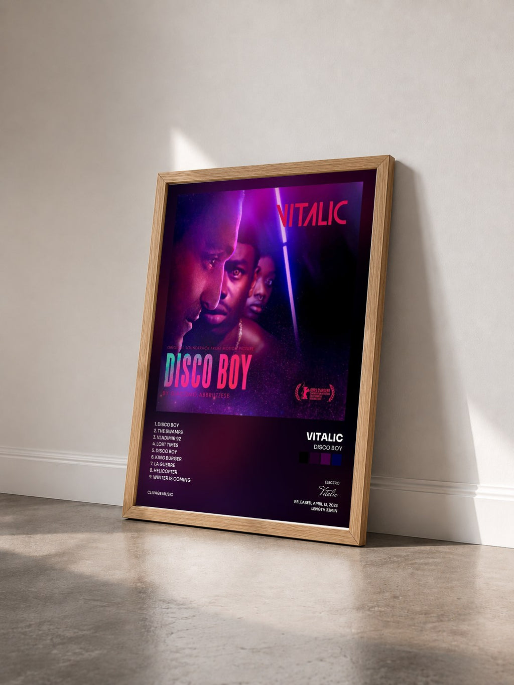 #bois Tableau de l'album Disco Boy de Vitalic vu de trois quarts, cadre en bois brut