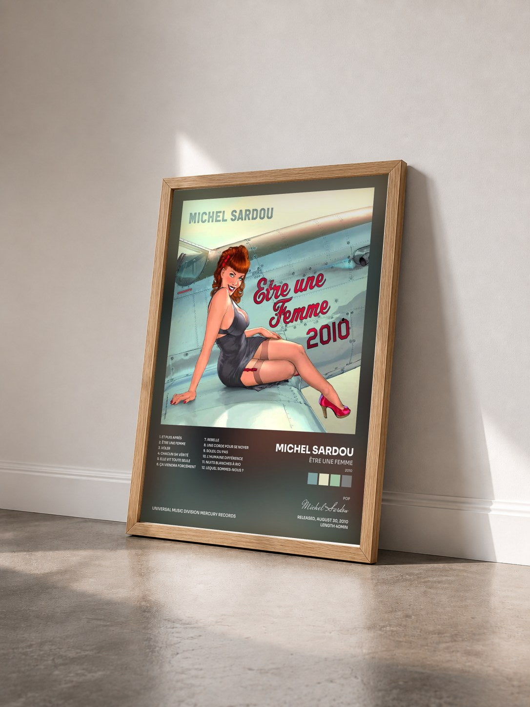 #bois Tableau de l'album Être Une Femme (2010) de Michel Sardou vu de trois quarts, cadre en bois brut