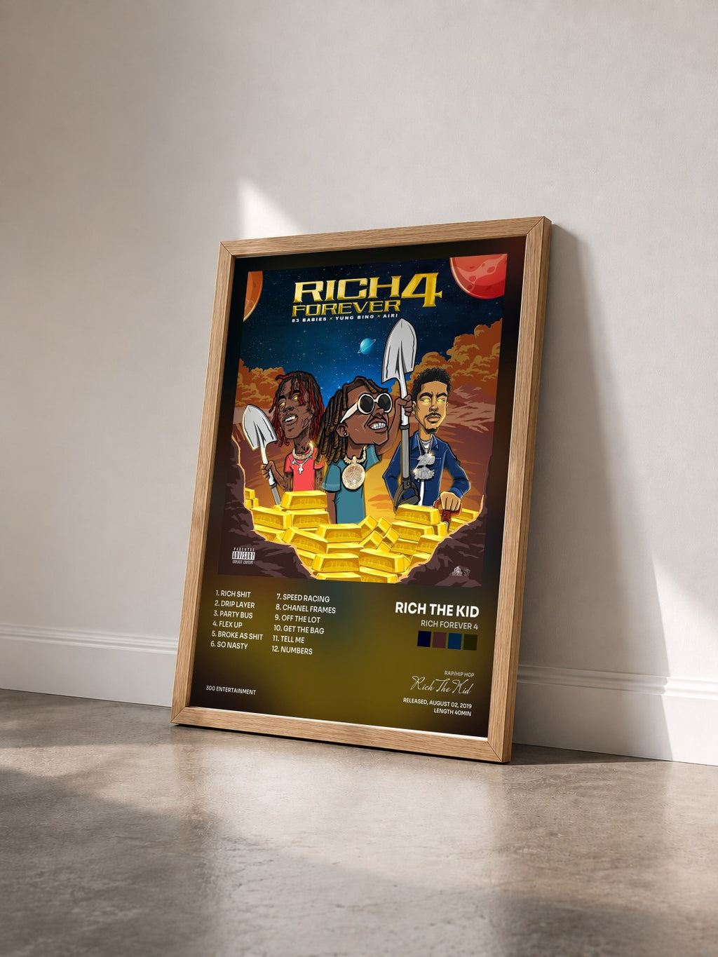 #bois Tableau de l'album Rich Forever 4 de Rich The Kid vu de trois quarts, cadre en bois brut