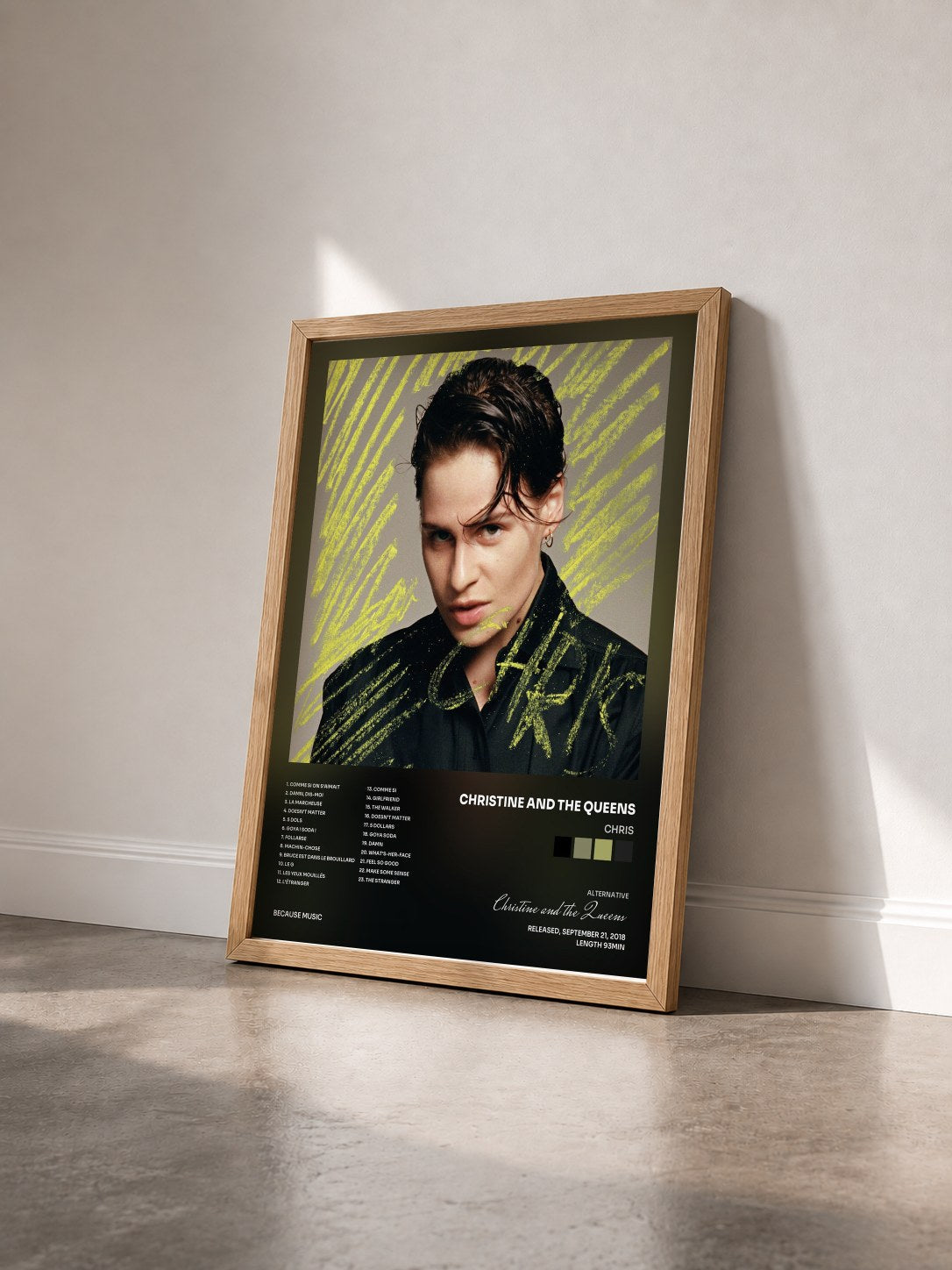 #bois Tableau de l'album Chris de Christine and the Queens vu de trois quarts, cadre en bois brut