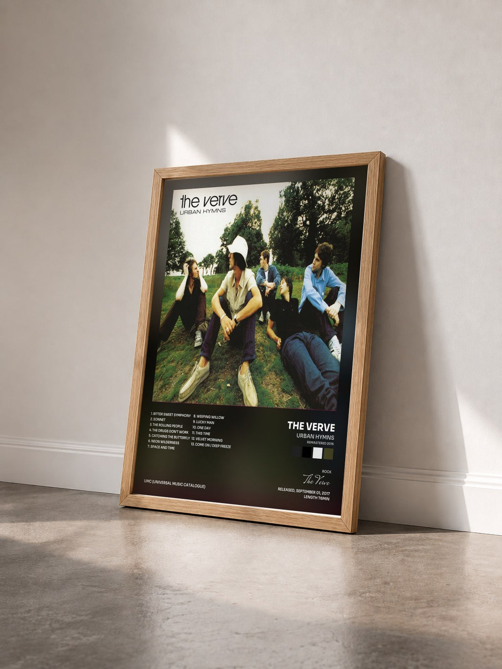 #bois Tableau de l'album Urban Hymns (Remastered 2016) de The Verve vu de trois quarts, cadre en bois brut