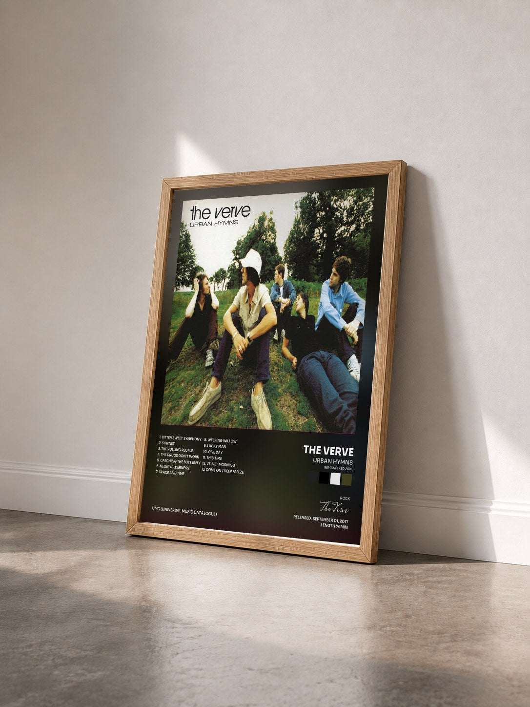 #bois Tableau de l'album Urban Hymns (Remastered 2016) de The Verve vu de trois quarts, cadre en bois brut