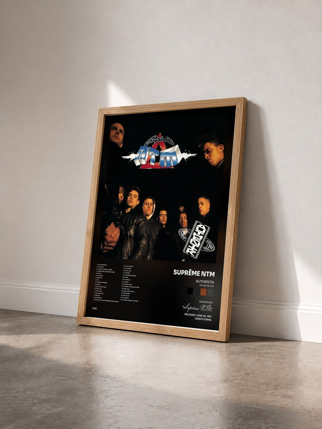 #bois Tableau de l'album Authentik (25 ans Deluxe) de Suprême NTM vu de trois quarts, cadre en bois brut