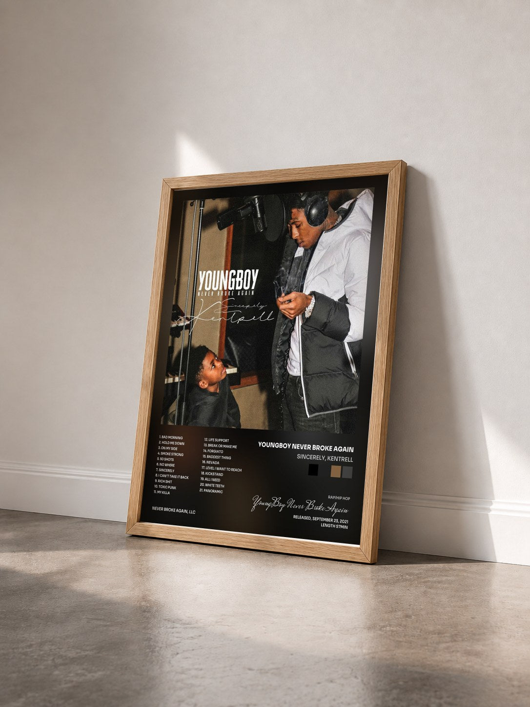#bois Tableau de l'album Sincerely, Kentrell de YoungBoy Never Broke Again vu de trois quarts, cadre en bois brut