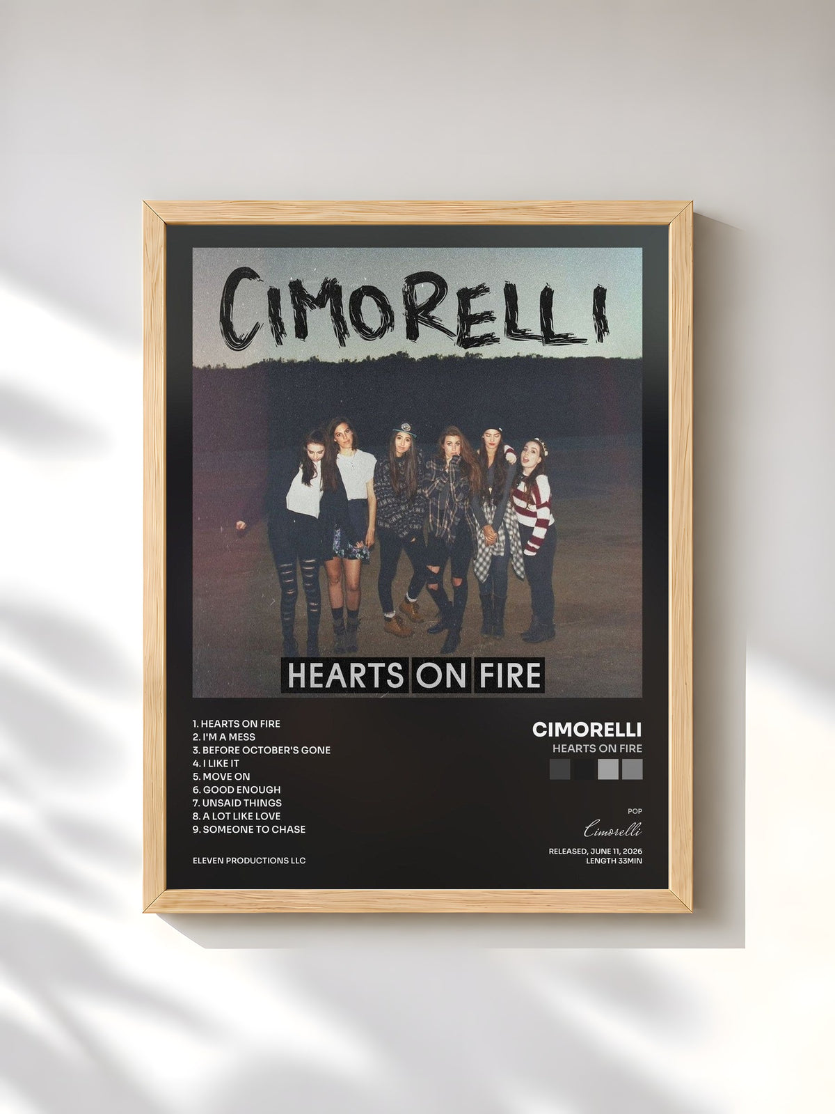 #bois Tableau de l'album Hearts on Fire de Cimorelli, cadre en bois brut, imprimé et encadré en France