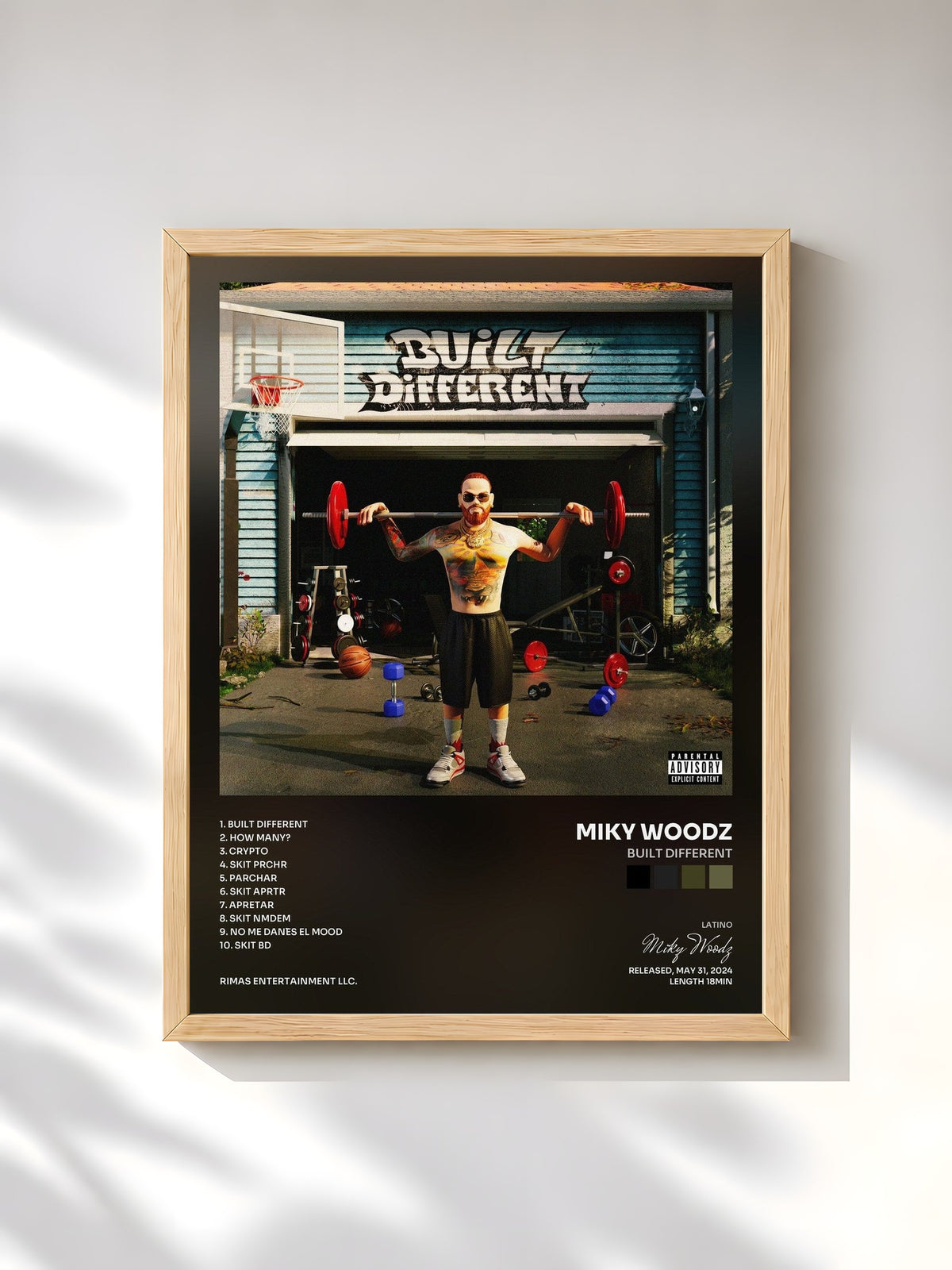 #bois Tableau de l'album BUILT DIFFERENT de Miky Woodz, cadre en bois brut, imprimé et encadré en France