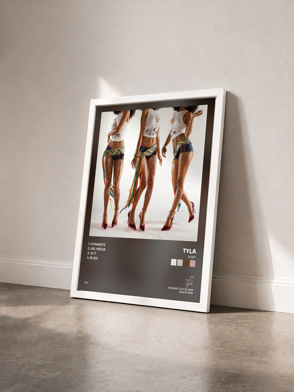 #blanc Tableau de l'album WWP de Tyla vu de trois quarts, cadre blanc
