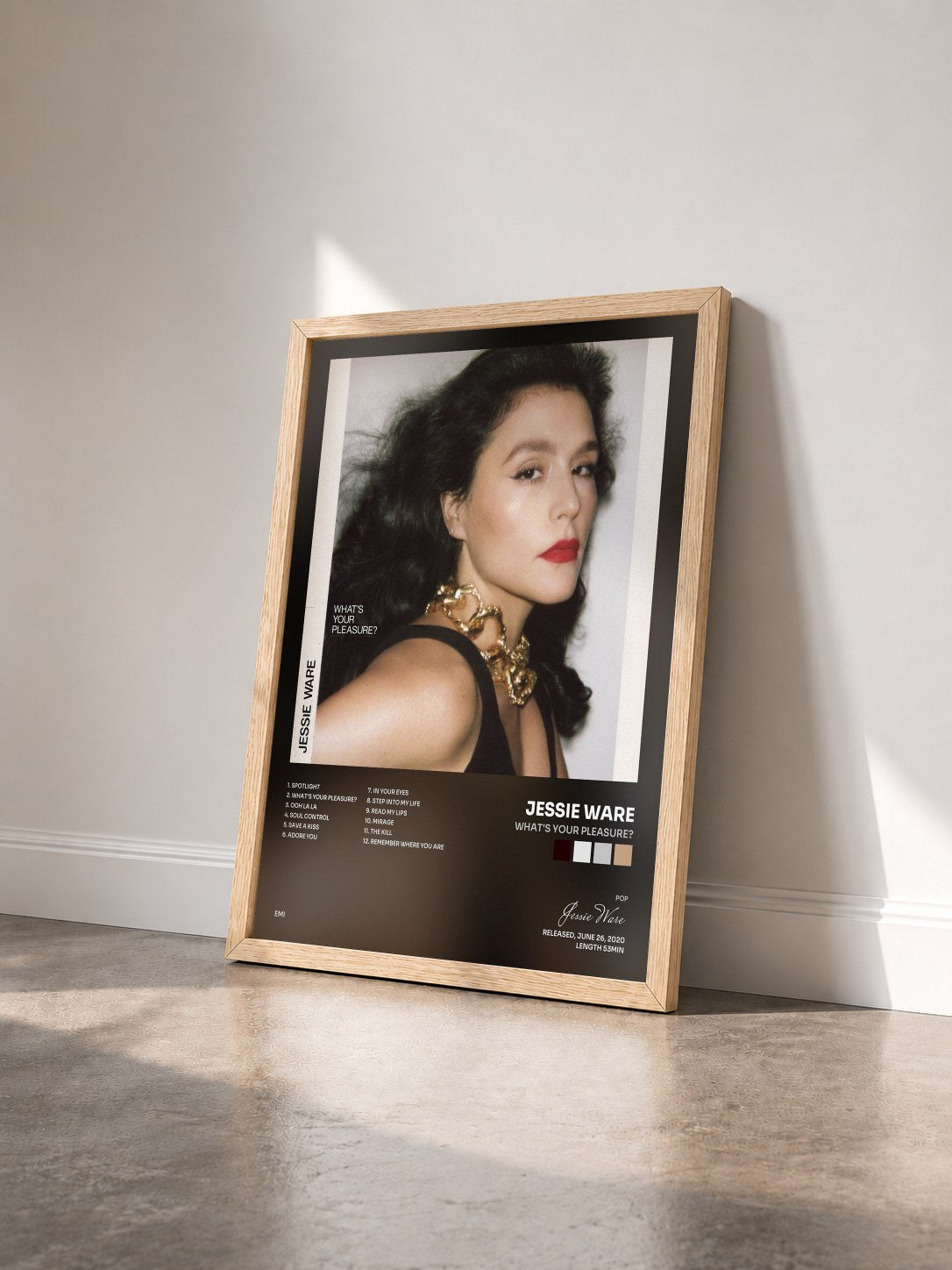 #bois Tableau de l'album What's Your Pleasure? de Jessie Ware vu de trois quarts, cadre en bois brut