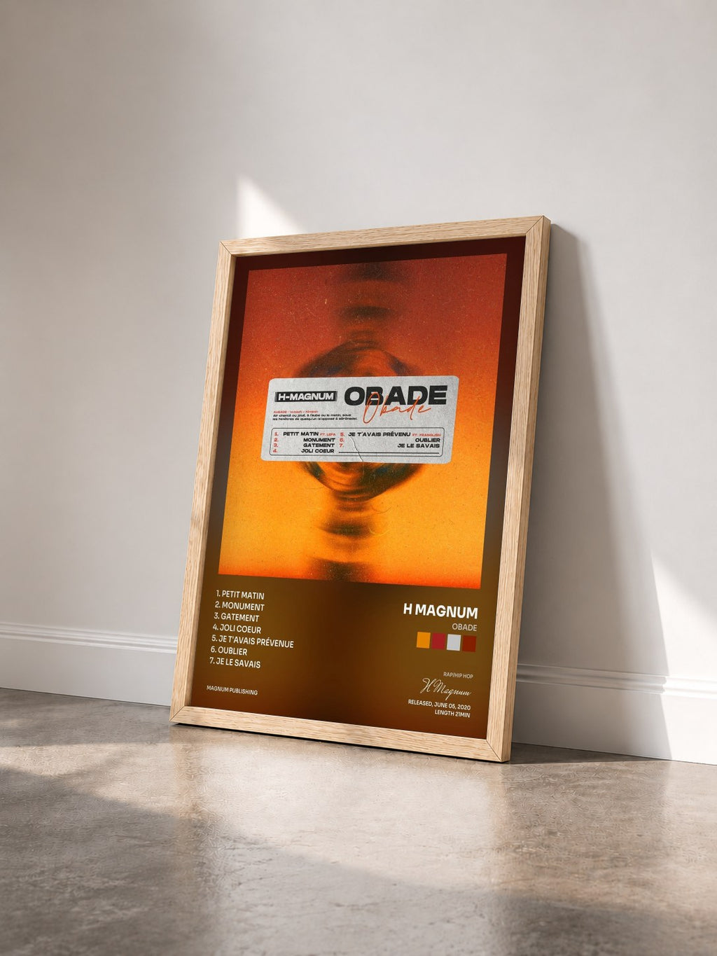 #bois Tableau de l'album Obade de H Magnum vu de trois quarts, cadre en bois brut