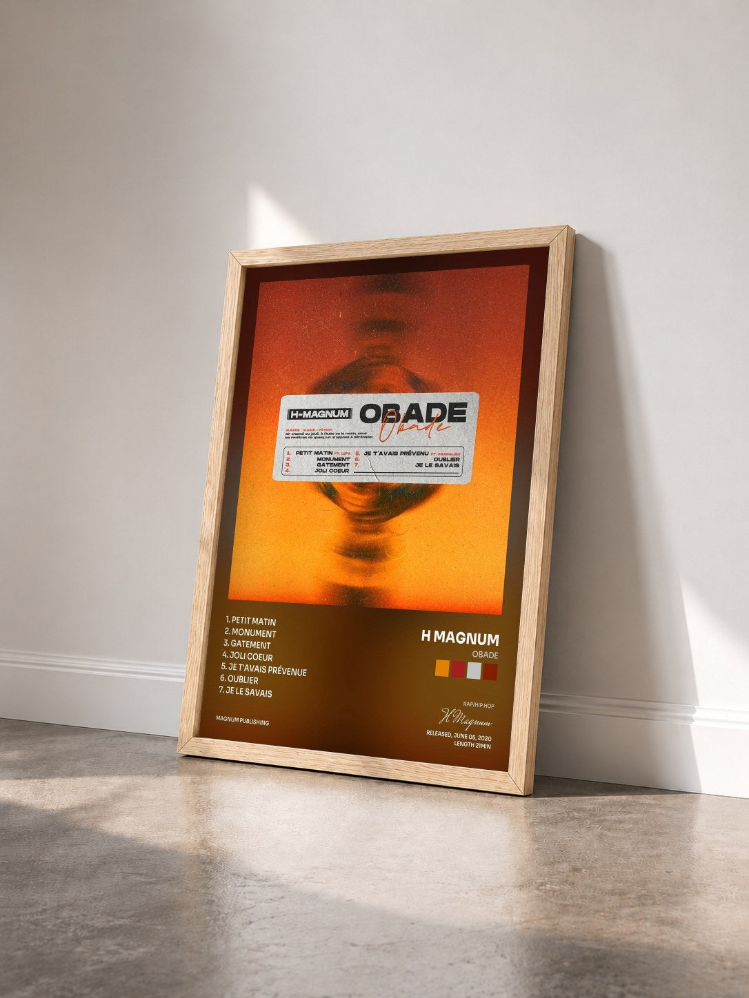 #bois Tableau de l'album Obade de H Magnum vu de trois quarts, cadre en bois brut