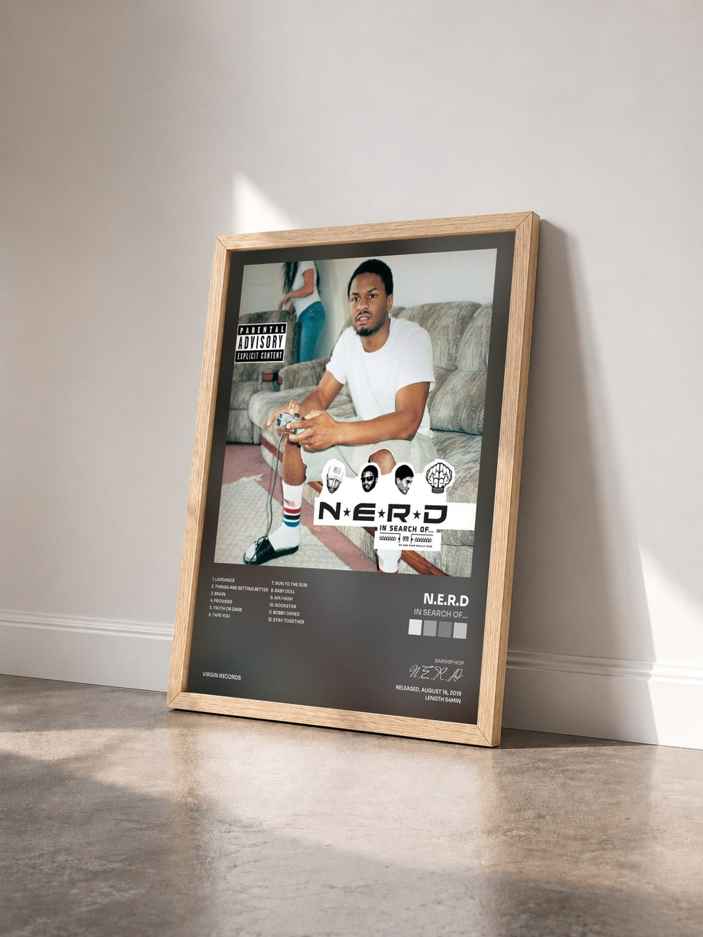 #bois Tableau de l'album In Search Of... de N.E.R.D vu de trois quarts, cadre en bois brut