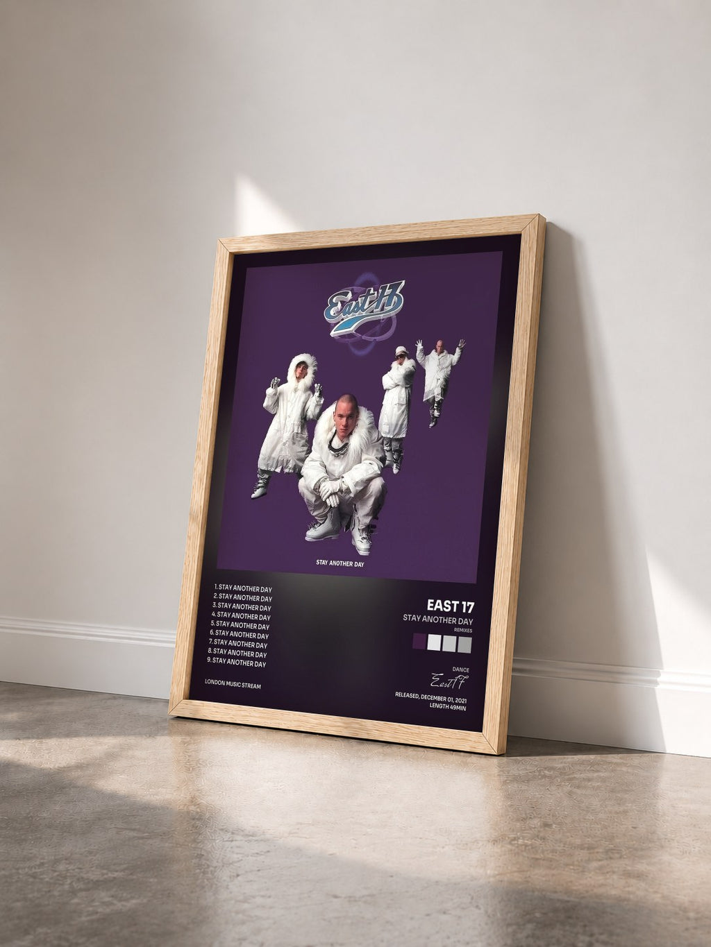 #bois Tableau de l'album Stay Another Day (Remixes) de East 17 vu de trois quarts, cadre en bois brut