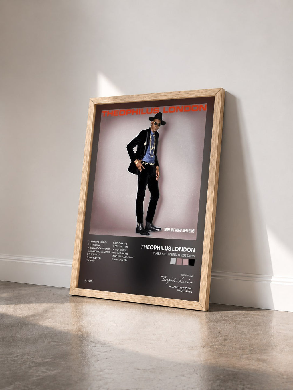 #bois Tableau de l'album Timez Are Weird These Days de Theophilus London vu de trois quarts, cadre en bois brut