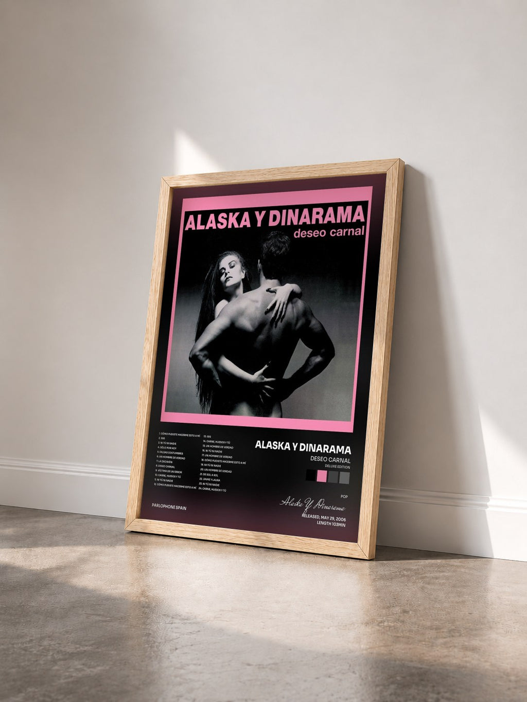 #bois Tableau de l'album Deseo Carnal (Deluxe Edition) de Alaska Y Dinarama vu de trois quarts, cadre en bois brut