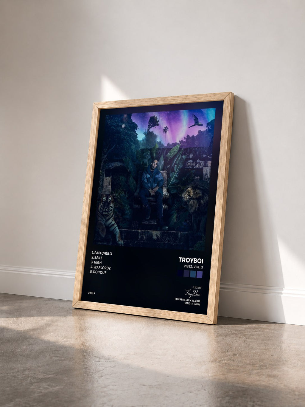 #bois Tableau de l'album V!BEZ, Vol. 3 de TroyBoi vu de trois quarts, cadre en bois brut