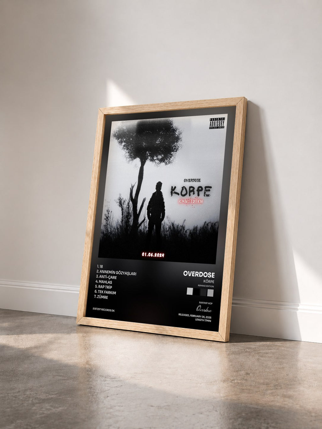 #bois Tableau de l'album KÖRPE (Remake Edition) de Overdose vu de trois quarts, cadre en bois brut