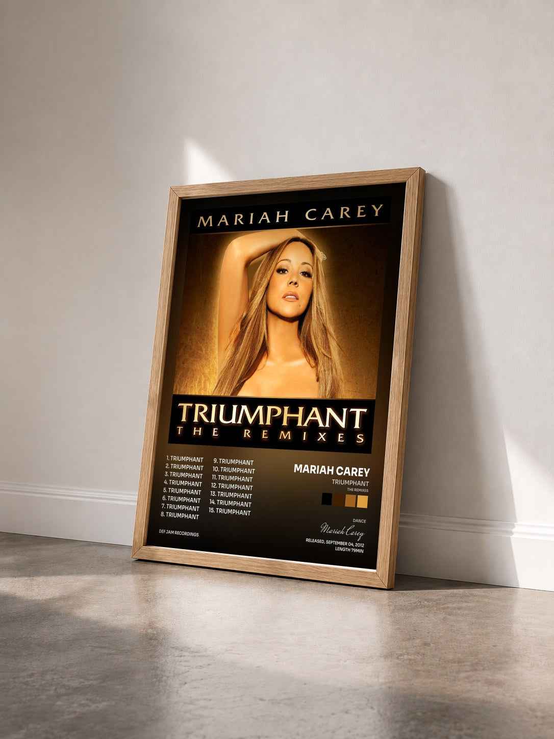 #bois Tableau de l'album Triumphant (The Remixes) de Mariah Carey vu de trois quarts, cadre en bois brut