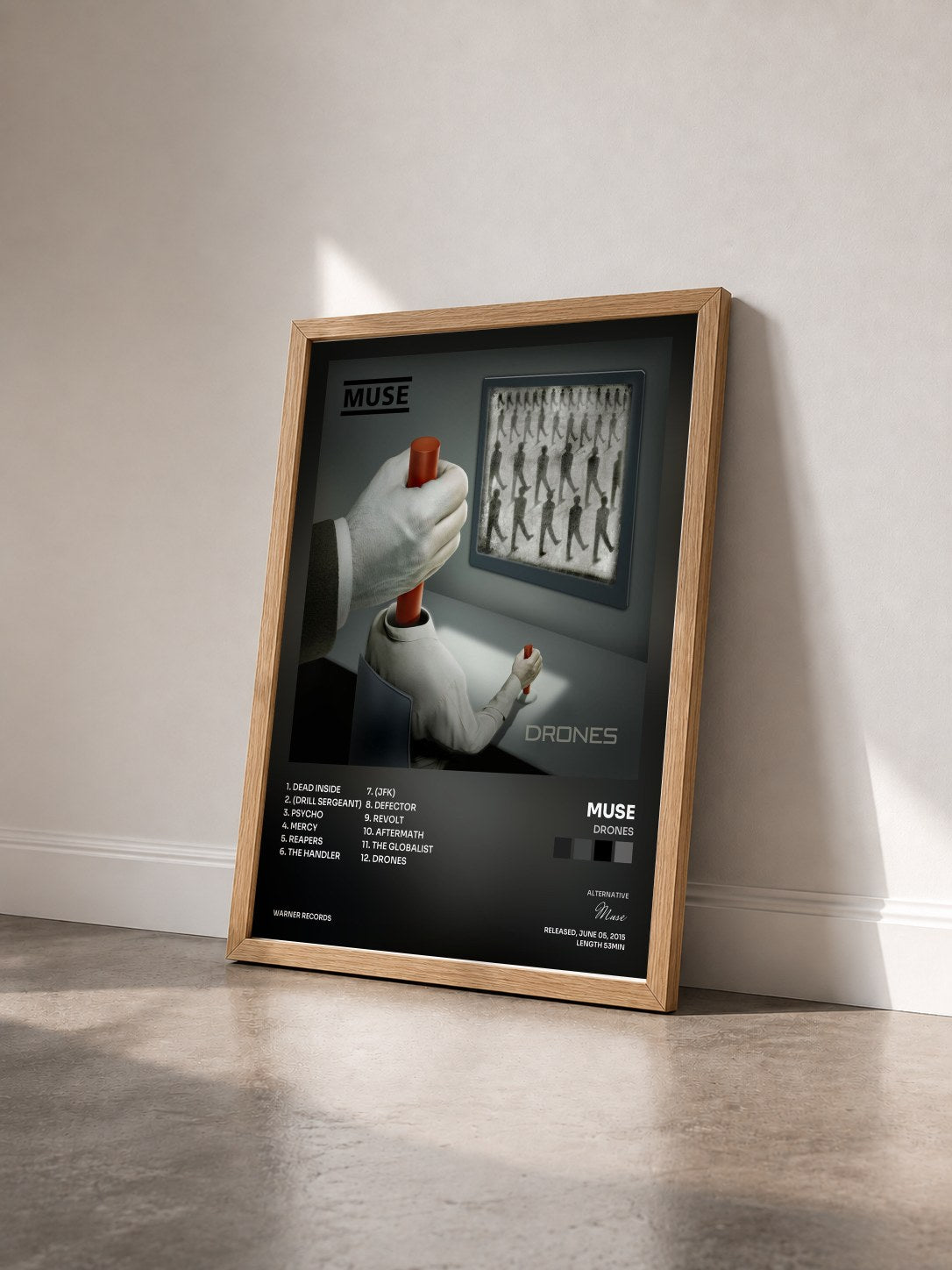 #bois Tableau de l'album Drones de Muse vu de trois quarts, cadre en bois brut