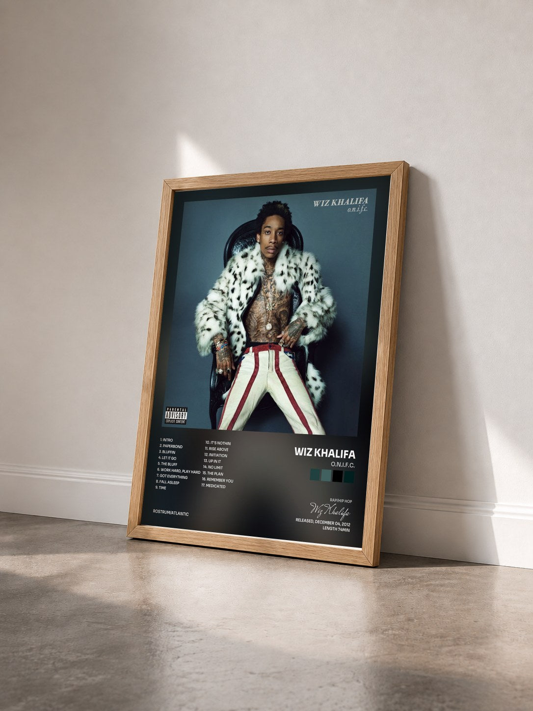 #bois Tableau de l'album O.N.I.F.C. de Wiz Khalifa vu de trois quarts, cadre en bois brut