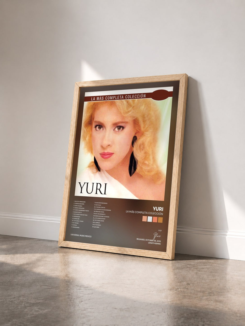 #bois Tableau de l'album La Más Completa Colección de Yuri vu de trois quarts, cadre en bois brut