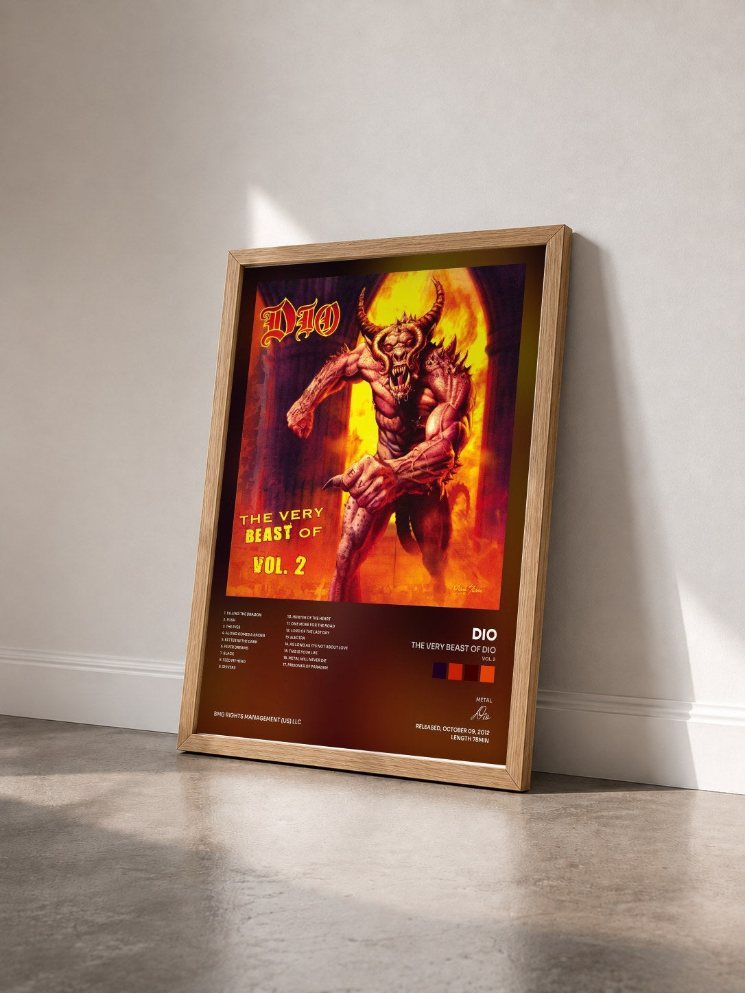 #bois Tableau de l'album The Very Beast Of Dio (Vol. 2) de Dio vu de trois quarts, cadre en bois brut