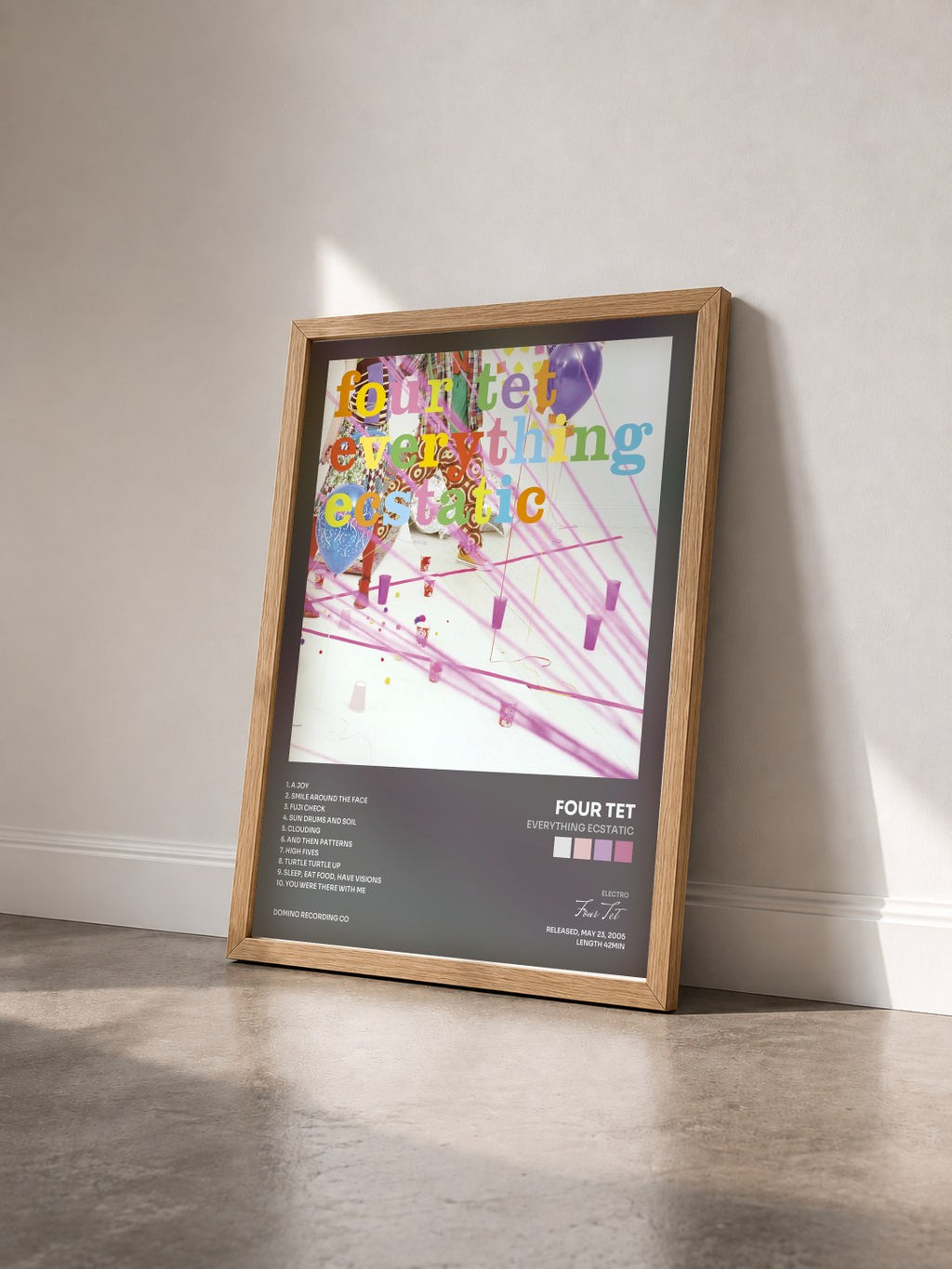 #bois Tableau de l'album Everything Ecstatic de Four Tet vu de trois quarts, cadre en bois brut