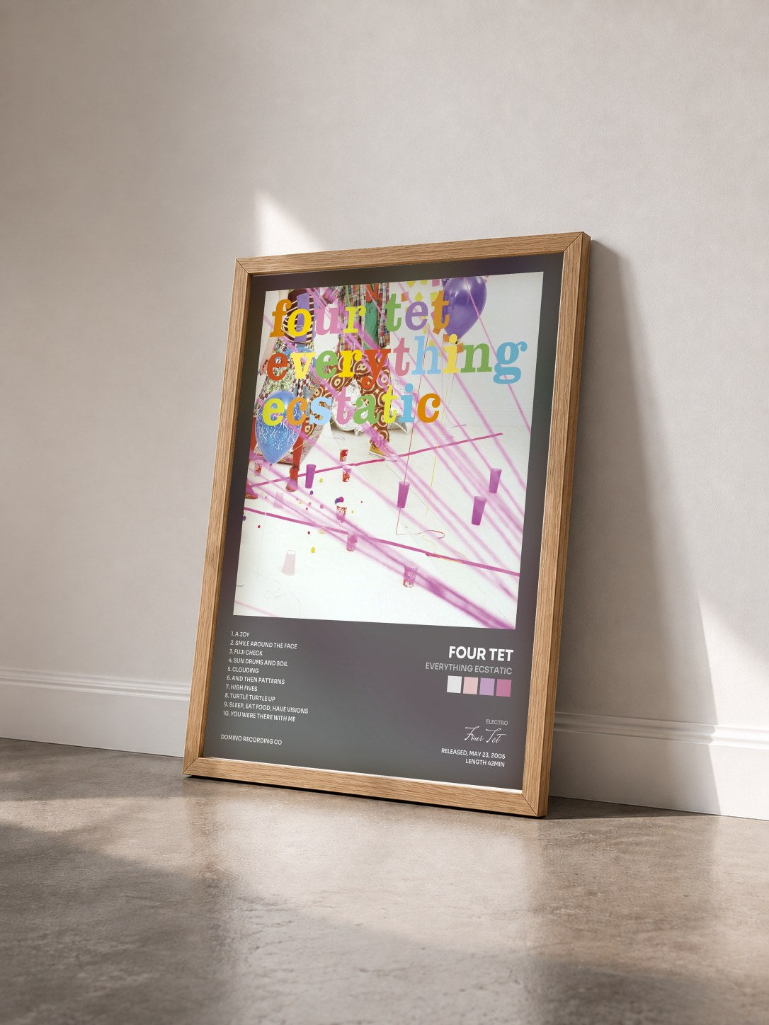 #bois Tableau de l'album Everything Ecstatic de Four Tet vu de trois quarts, cadre en bois brut
