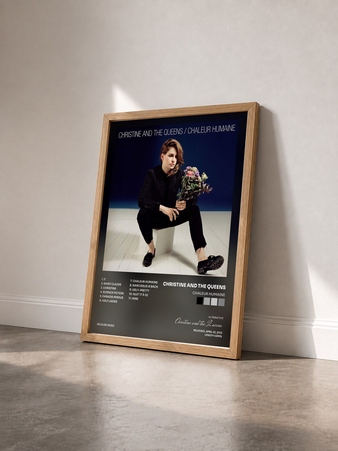 #bois Tableau de l'album Chaleur Humaine de Christine and the Queens vu de trois quarts, cadre en bois brut