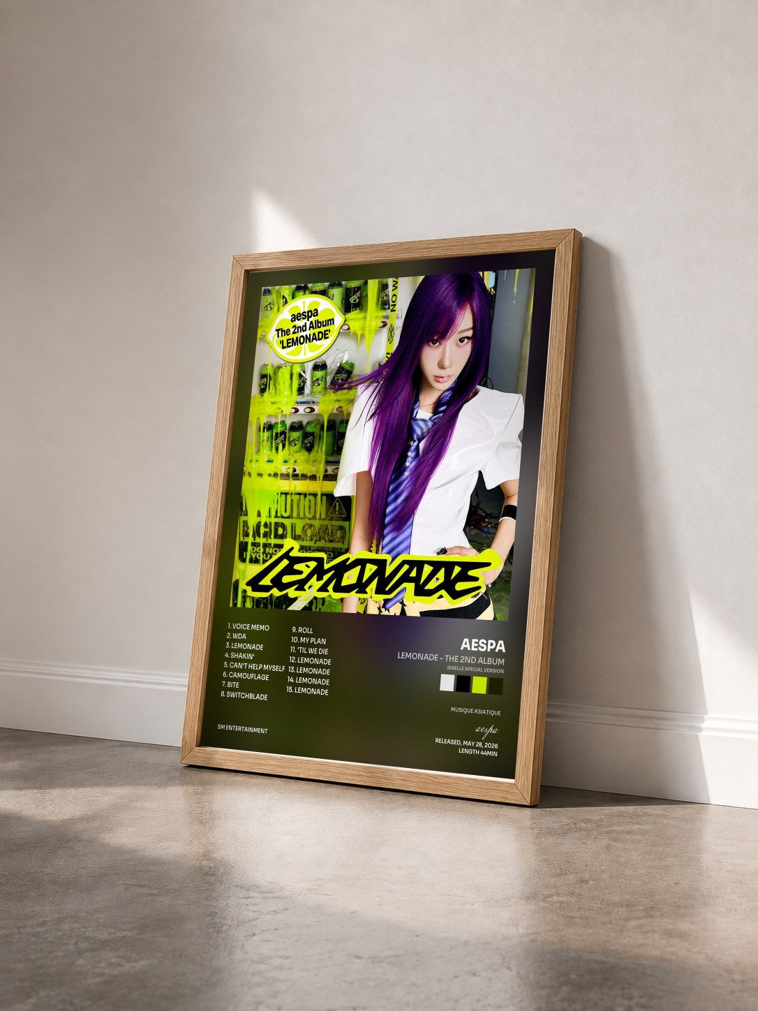 #bois Tableau de l'album LEMONADE - The 2nd Album (GISELLE Special Version) de aespa vu de trois quarts, cadre en bois brut
