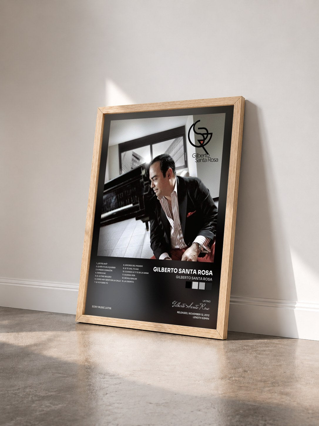 #bois Tableau de l'album Gilberto Santa Rosa de Gilberto Santa Rosa vu de trois quarts, cadre en bois brut