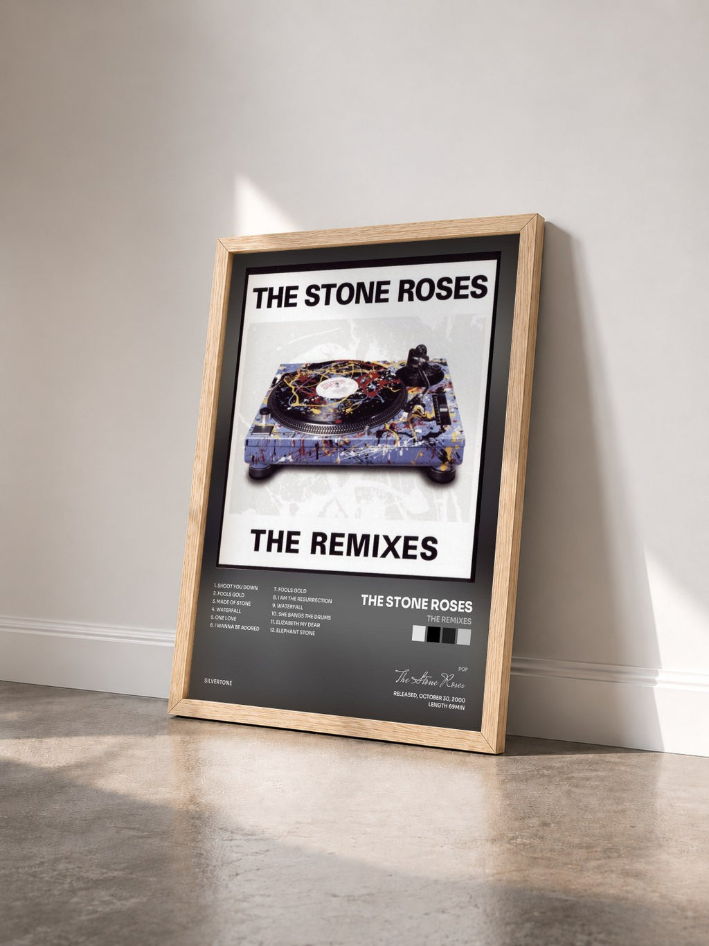 #bois Tableau de l'album The Remixes de The Stone Roses vu de trois quarts, cadre en bois brut